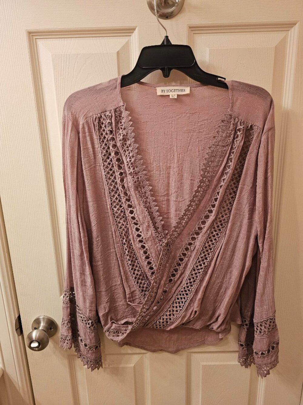 NWOT By Together Medium Mauve V-Neck Blouse w / Lace Detail